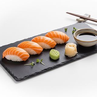 Nigiris Salmón (4 Uds)