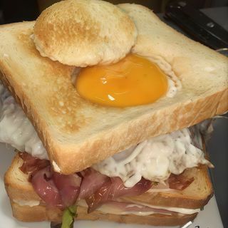 Sandwich mixto ...(Baicon y queso o jamón y queso )
