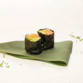 Gunkan de salmón y aguacate (2 pzs.)