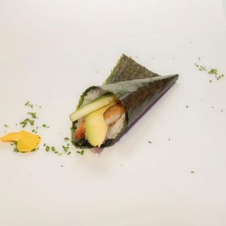 Temaki de pollo (1 pza.)