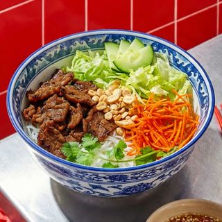 Bun Thit Nuong (Fideos de Arroz con Cerdo a la parilla)