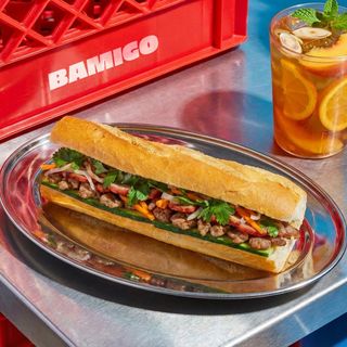 Banh Mi Thit Nuong (Banh Mi de Cerdo a la parilla)