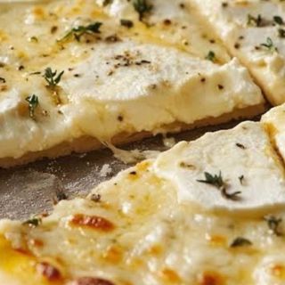 PIZZA 4 QUESOS + PATATAS + REFRESCO