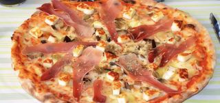 Pizza De Jamón Serrano