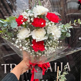 Ramillete claveles blancos y rojos