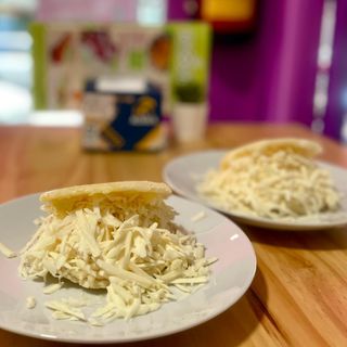 AREPA DE QUESO ASADA