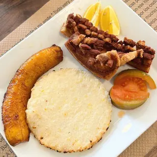 Arepa con chicharrón