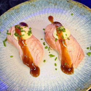 Nigiri De Salmón Flameado (2 Pzs.)