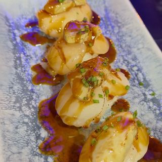 Nigiri De Vieira Con Foie (2 Pzs.)