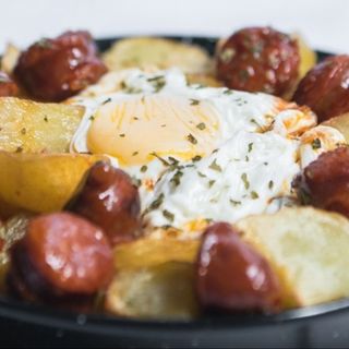 Huevos rotos chorizo