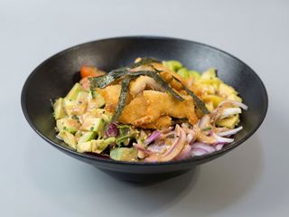 1. ENSALADA DE POLLO KATSU