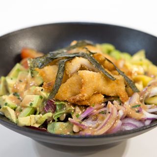 1. ENSALADA DE POLLO KATSU