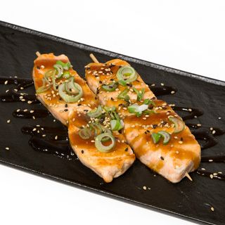 27.YAKITORI DE SALMÓN X2