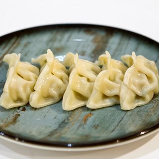 28. GYOZA DE POLLO AL VAPOR  X5