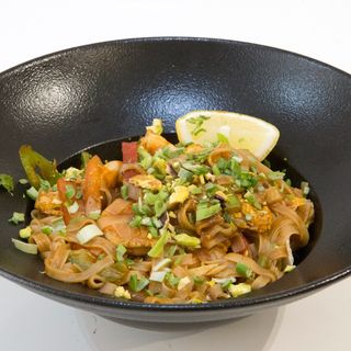 59. PAD THAI DE GAMBAS