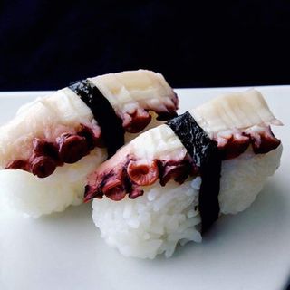 153.NIGIRI DE PULPO X2