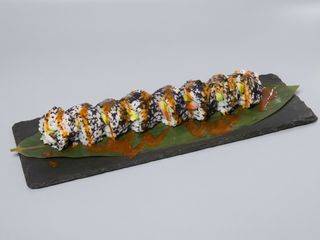 208.SPICY ATÚN TOBIKO ROLL X8