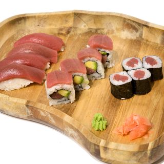 220.SUSHI BOX ATÚN X12