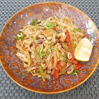 59. PAD THAI DE GAMBAS