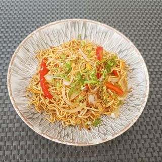 55. YAKISOBA DE VEGETAL