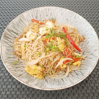 54. FIDEOS DE ARROZ FRITO CON GAMBAS