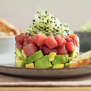 191.TARTAR PEZ MIXTO CON AGUACATE