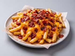 Patatas con beacon y queso cheddar