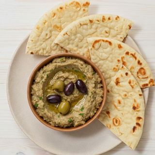 Tapa De Melitzanosalata Casera Con Pita