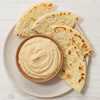 Tapa De Hummus Casero Con Pita