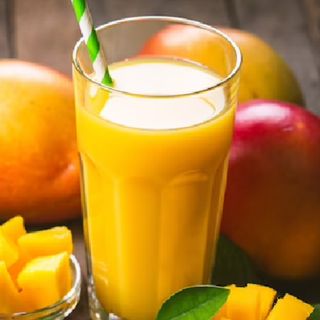 Jugo de mango en agua