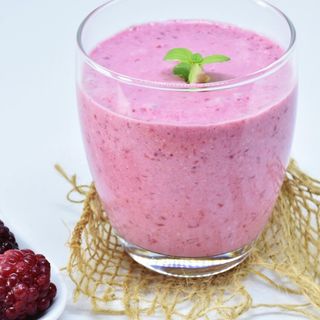 Jugo de mora en leche
