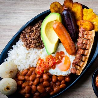 Bandeja paisa completa