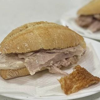 Bocadillo de Pata Asada