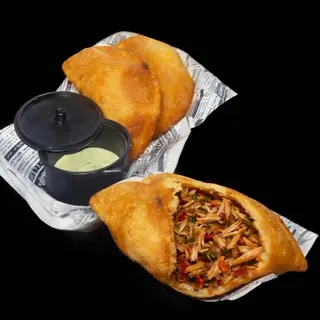 Empanada de pollo mechado