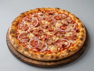 Pizza de cebolla y bacón