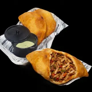 Empanada de carne de tenera mechada