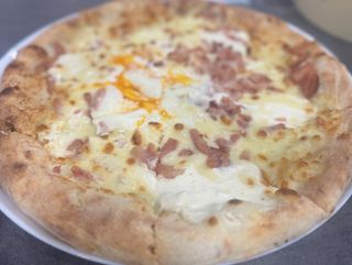 Pizza carbonara