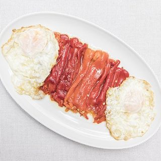 Pimientos rojos italianos con huevos camperos