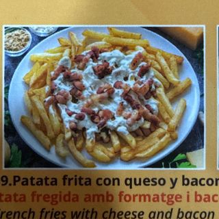 Tapa de Patatas fritas con queso y bacon
