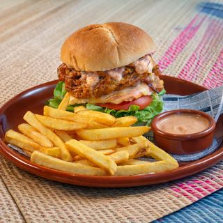 Hamburguesa con papas fritas