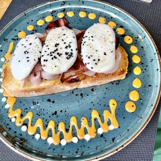 Jamón de pechuga de pavo, bacon y queso mozzarella