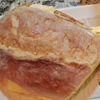 Bocadillo lomo con queso