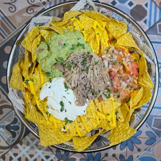 Nachos clásicos de pollo