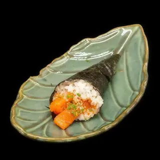 Temaki De Salmón Macerado (1 Ud.)