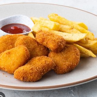 Nuggets y patatas