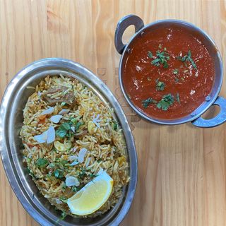 Pollo Biryani ( servido con salsa de curry )