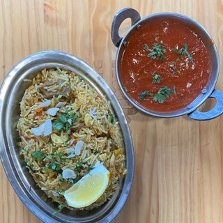 Cordero Biryani ( servido salsa de curry )