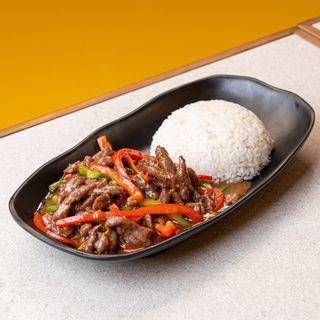 Ternera gongbao con arroz blanco