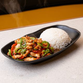 Pollo gongbao con arroz blanco