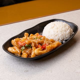 Pollo agridulce con arroz blanco